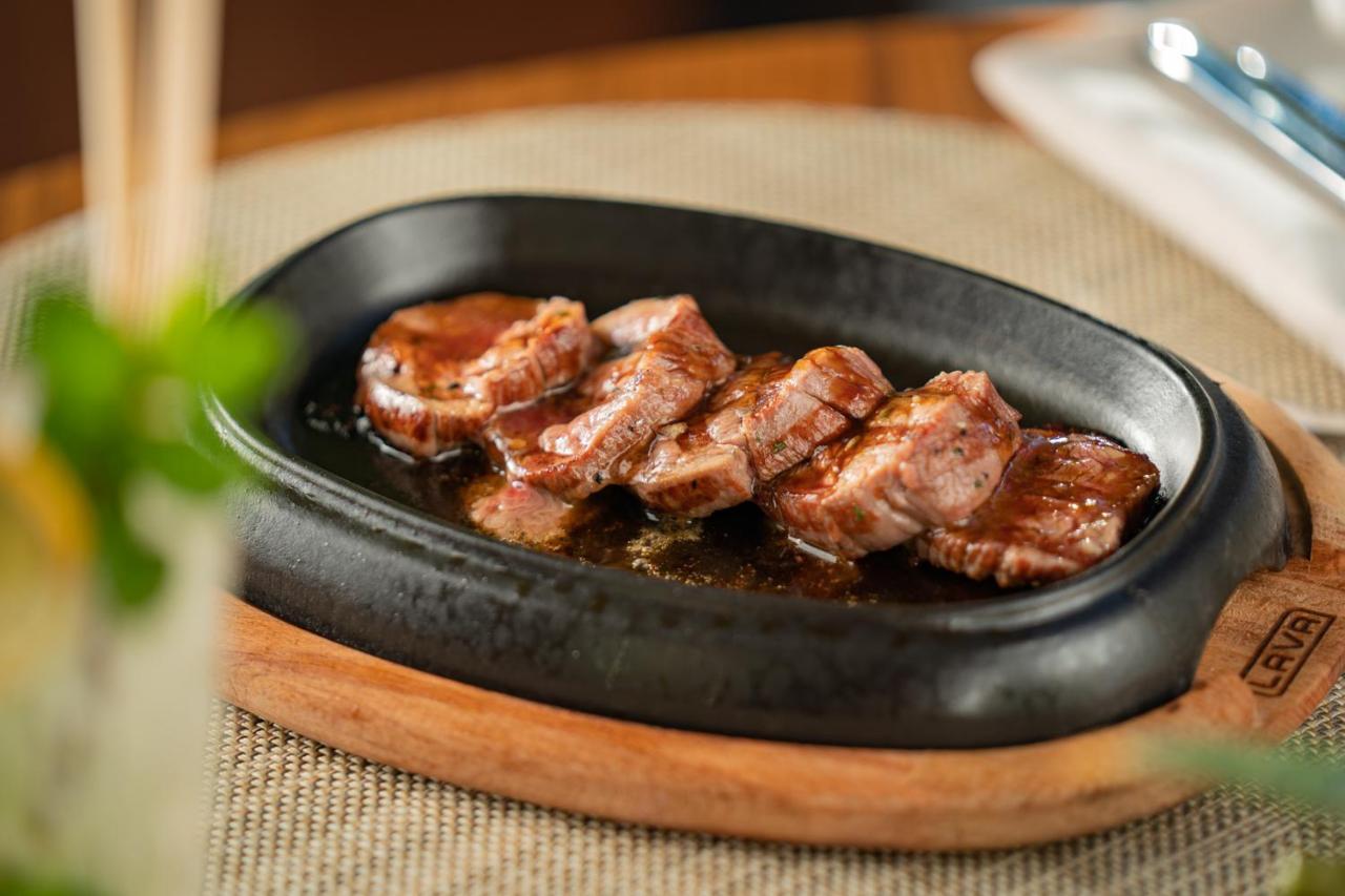 Hotel Jadali & Spa 마라케시 외부 사진 A plate of grilled lamb